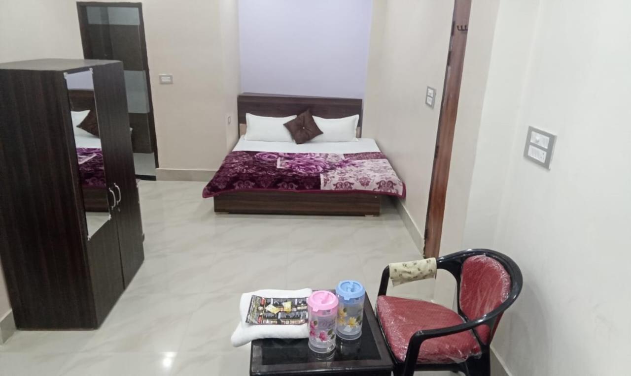 Hotel Dixit Residency Vrindāvan Exterior foto