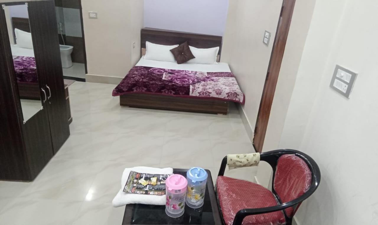 Hotel Dixit Residency Vrindāvan Exterior foto